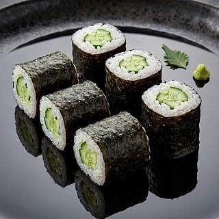 Мини ролл с огурцом