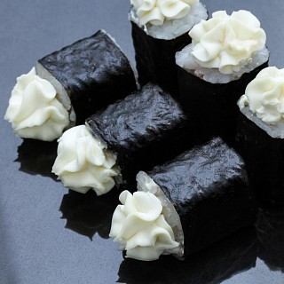 Сливочный мини ролл с огурцом
