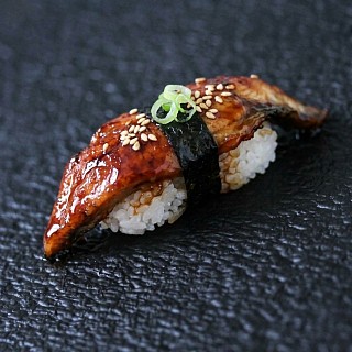 Суши унаги угорь